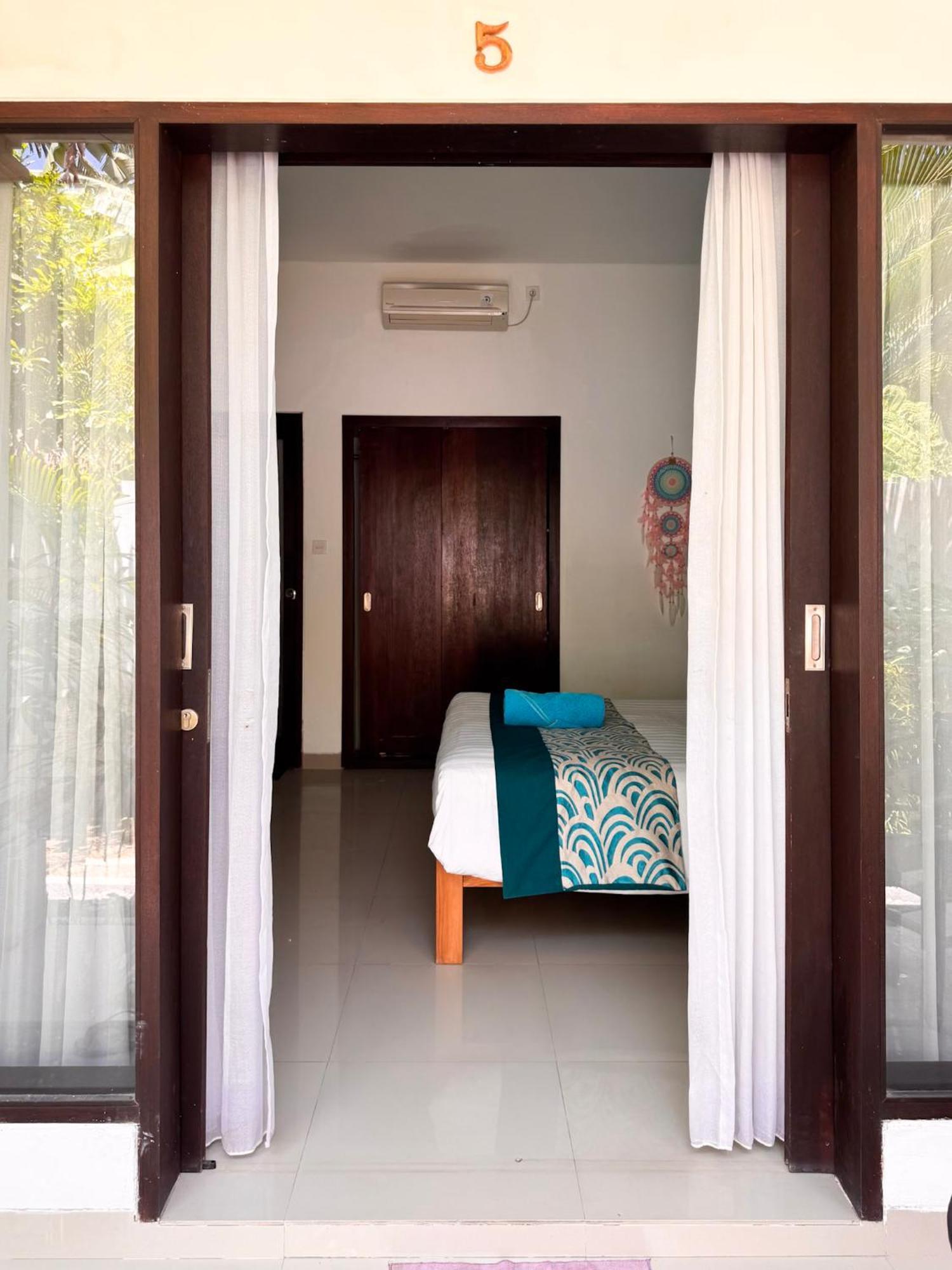 Urban Jungle Beach House Canggu Εξωτερικό φωτογραφία