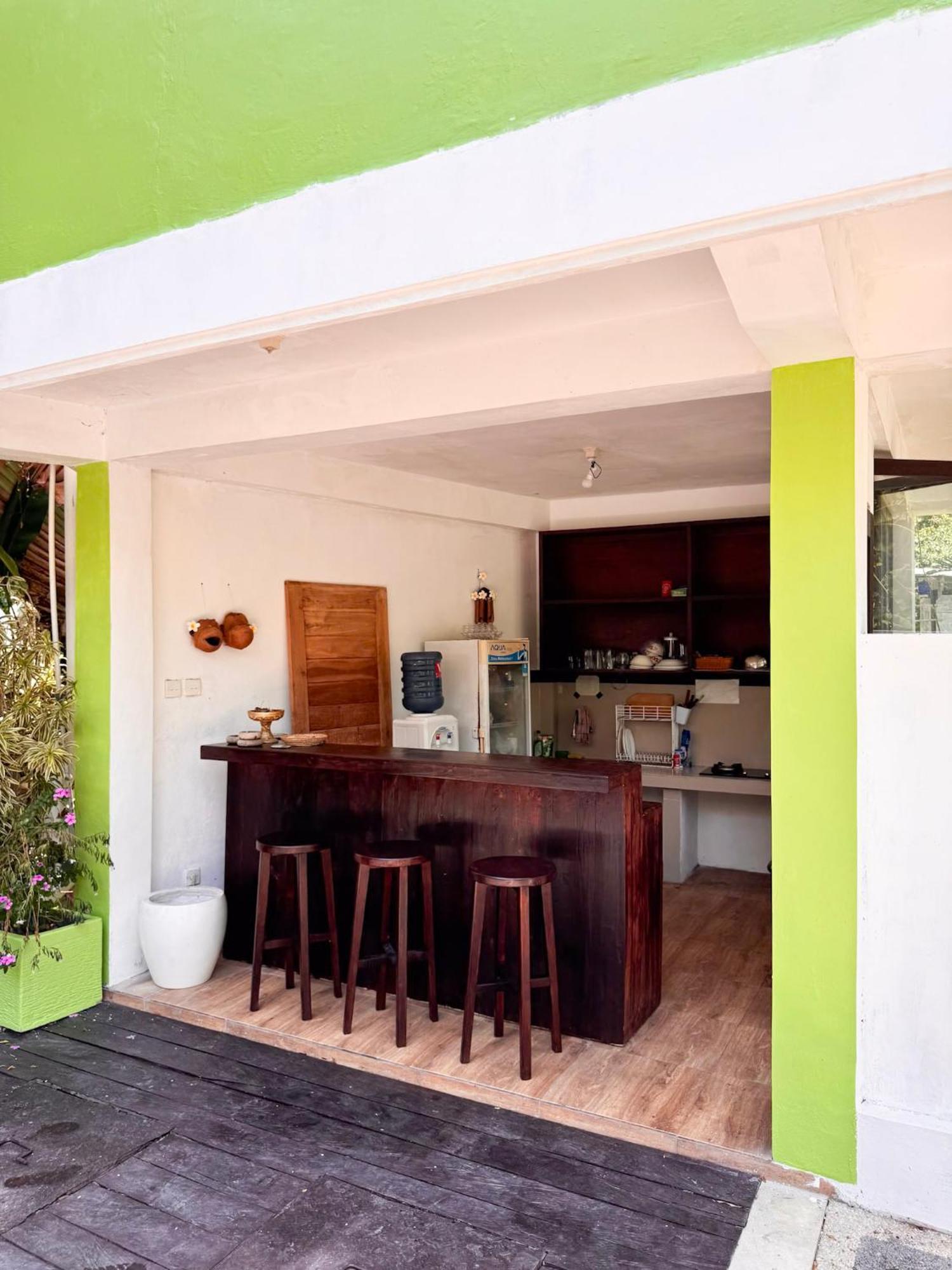 Urban Jungle Beach House Canggu Εξωτερικό φωτογραφία
